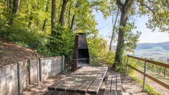 Barbecue area «above the vineyards»