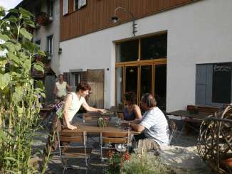 At the Fasshotel Waldmeier in Trasadingen, guests are served on the terrace.