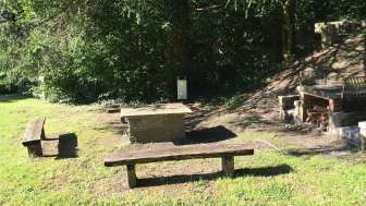 Barbecue Spot Old Pond