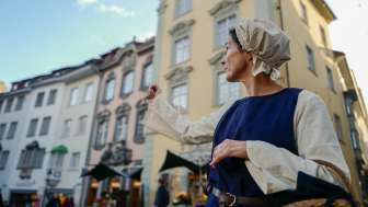 Schaffhausen old town tour with the shopkeeper