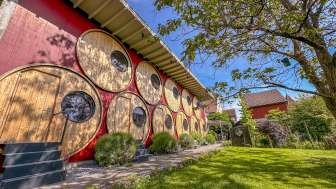 Rüedi Wine Barrel Hotel