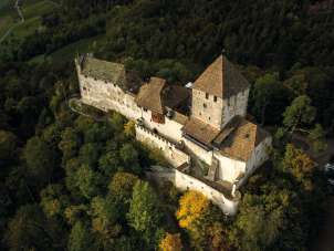 Picture from above of Hohenklingen Castle in Stein am Rhein. The castle is surrounded by forest.