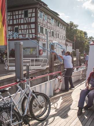 URh ship with bicycles Boat with two bicycles docking at the Schifflände.