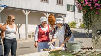Guided tour with the laundry women